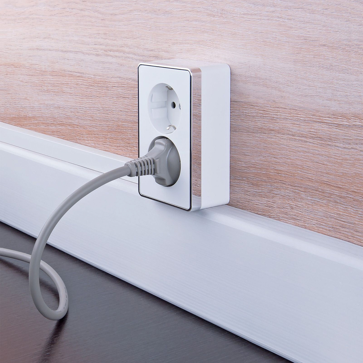 Розетка двойная с заземлением Gallant белая W5072101